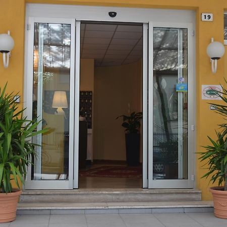 פסארו Hotel Capitol מראה חיצוני תמונה
